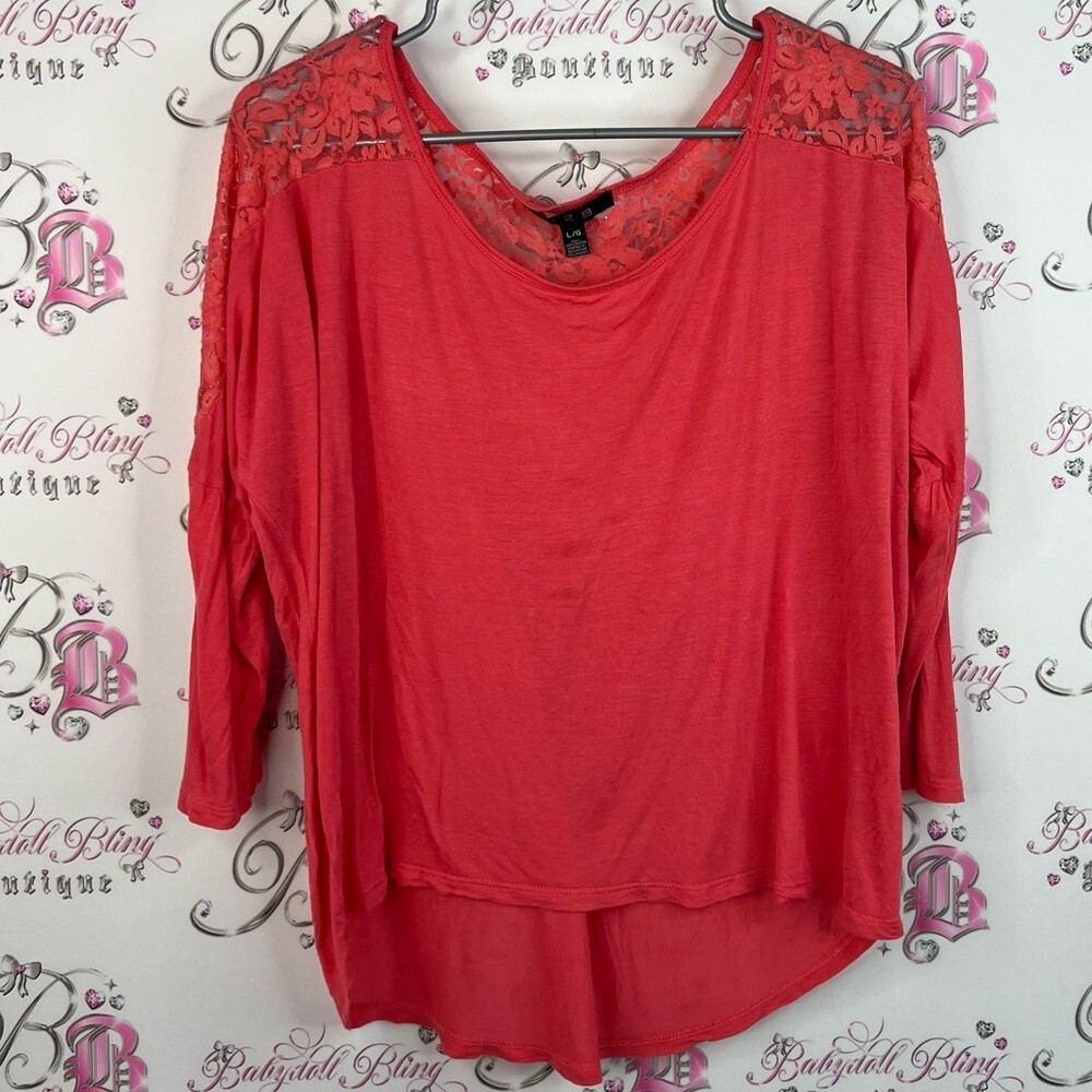 U2B long sleeve flowy comfy lace floral detail Elegant Coral Lace Accent Blouse